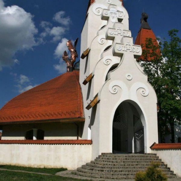 Csikszereda Katolikus templom -tervezte Makovecz Imre